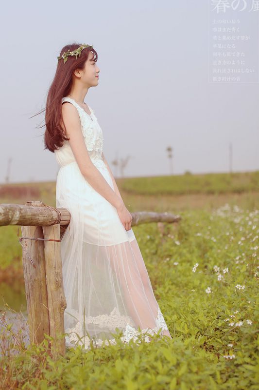 清纯美女白纱长裙户外写真