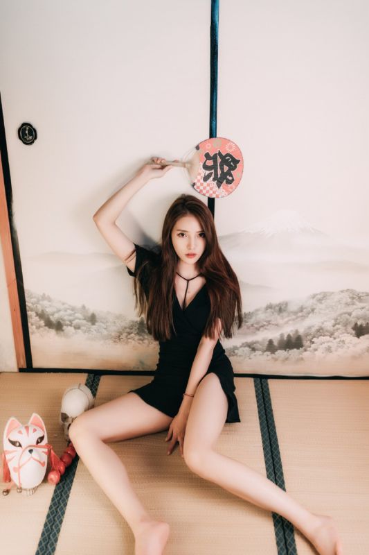 爆乳风骚火辣御姐长腿刀剑美女写真