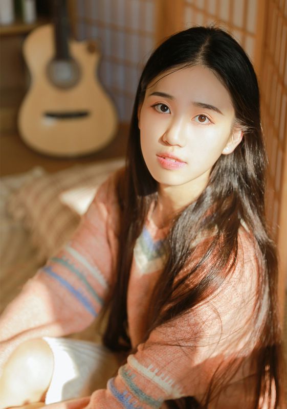 长发美女居家粉嫩唯美清纯软妹写真图片