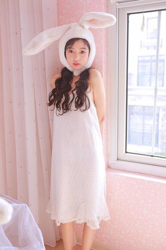 粉嫩萌妹子公主闺房养眼迷人写真