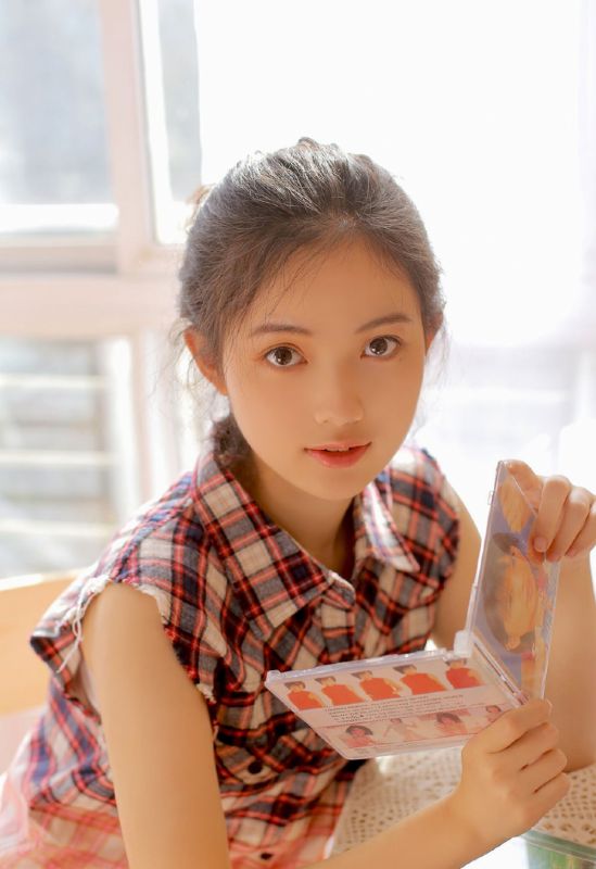 粉嫩青春少女私房内衣诱惑自然美女写真