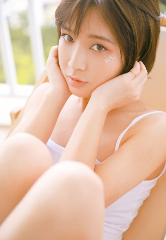 白嫩人妻吊带背心私房唯美朦胧小清新写真