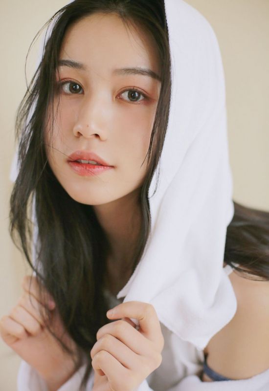 氧气少女泡沫澡浴巾床上大胆性感美女写真