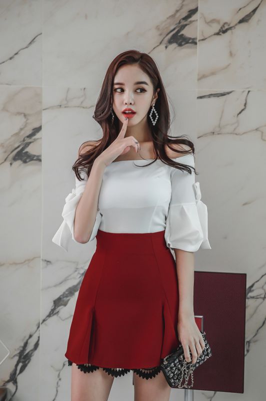 韩国美女嫩模红色短裙性感长腿香艳风情图片