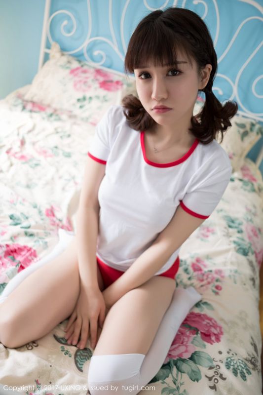 90后小美女傲娇萌萌体操服私房照