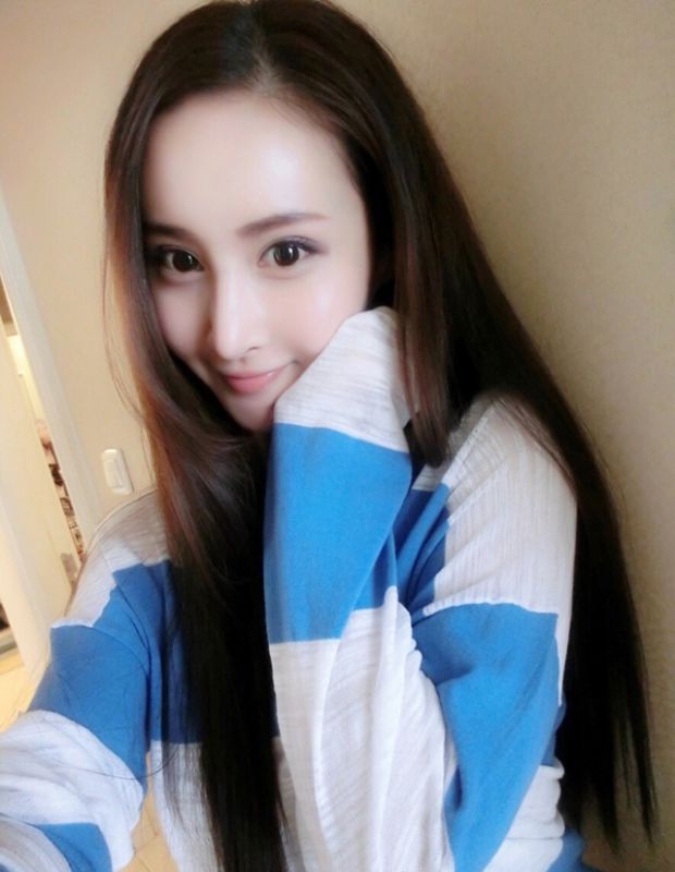 甜美女孩王若心高清自拍照