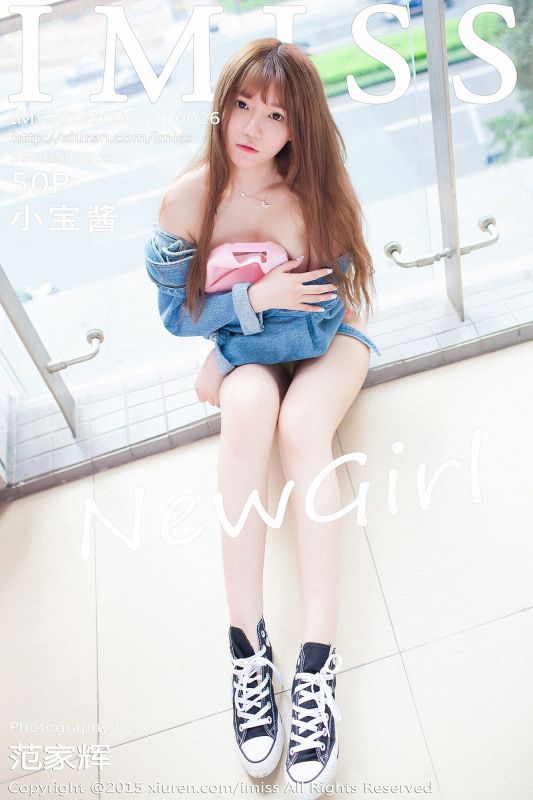 超短裙mm小宝酱户外大秀迷人乳沟照