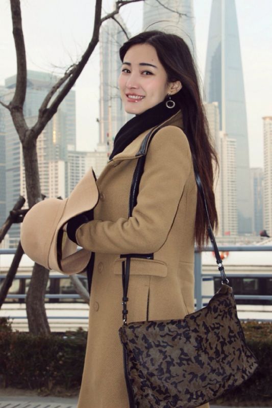 美女朱韵淇时尚街拍大片