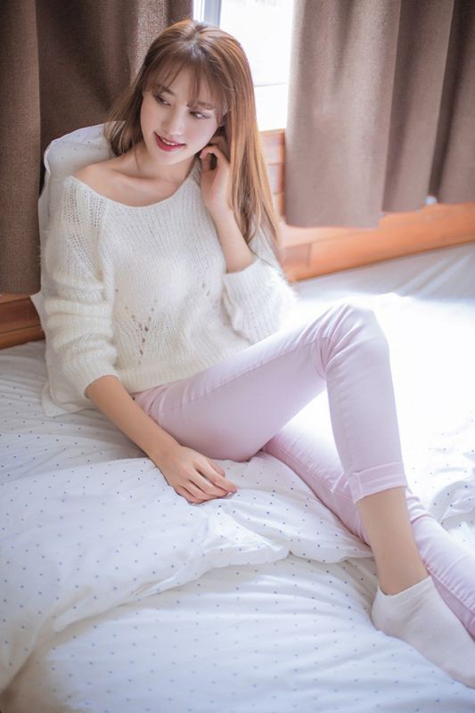 风情丽人美女丰韵翘臀妖娆曲线写真