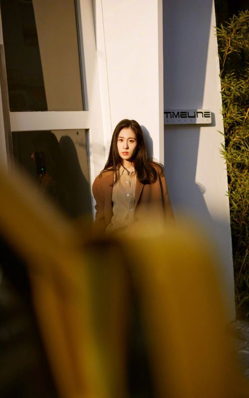 街头明星气质少女张碧晨户外时尚香艳写真图片