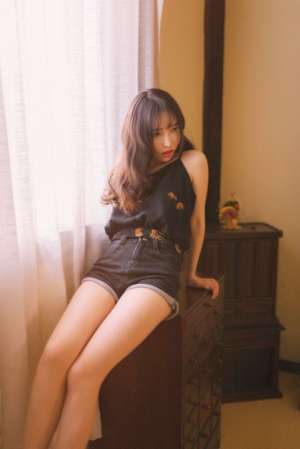 冷艳御姐香艳私房长腿诱人美女写真图片