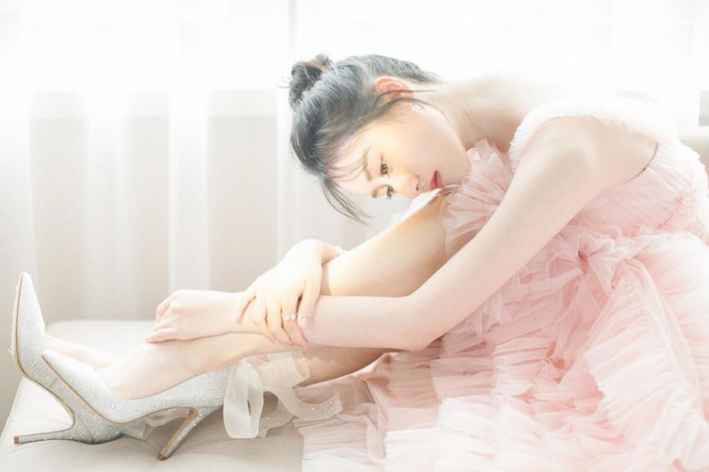 氧气少女袁冰妍粉色长裙骨感香艳唯美写真
