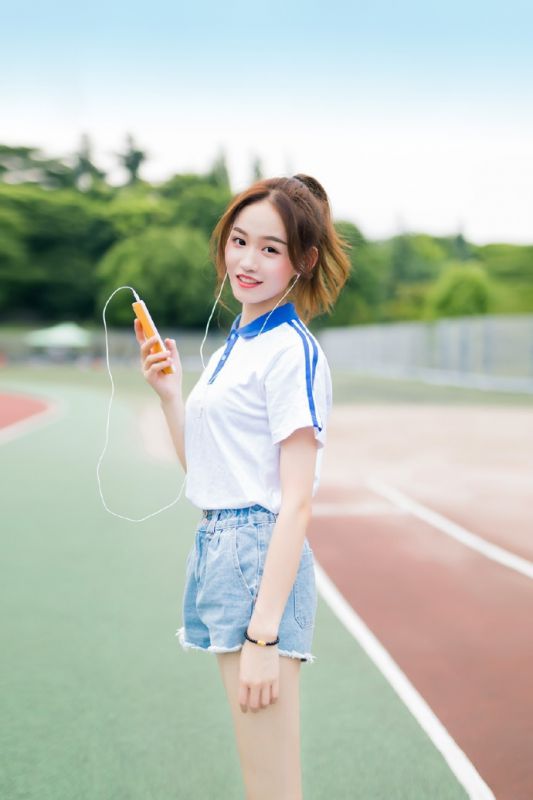 校园美女班花长腿热裤清纯火辣写真