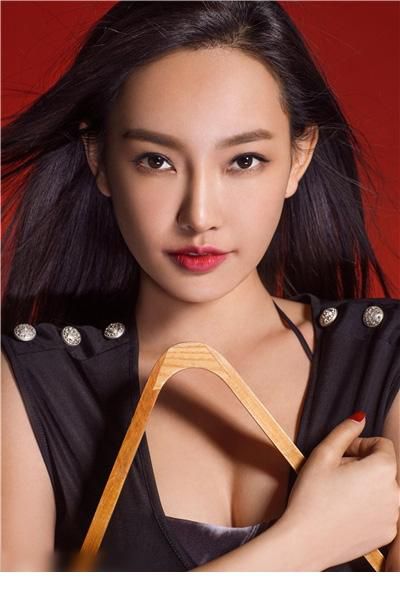 童菲变身台球女郎极致诱惑