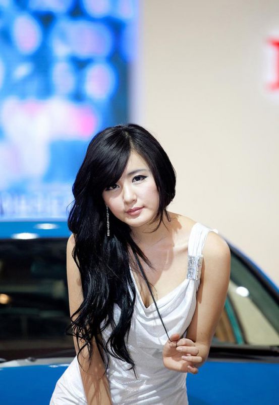 韩国美女车展短裙写真美腿迷人