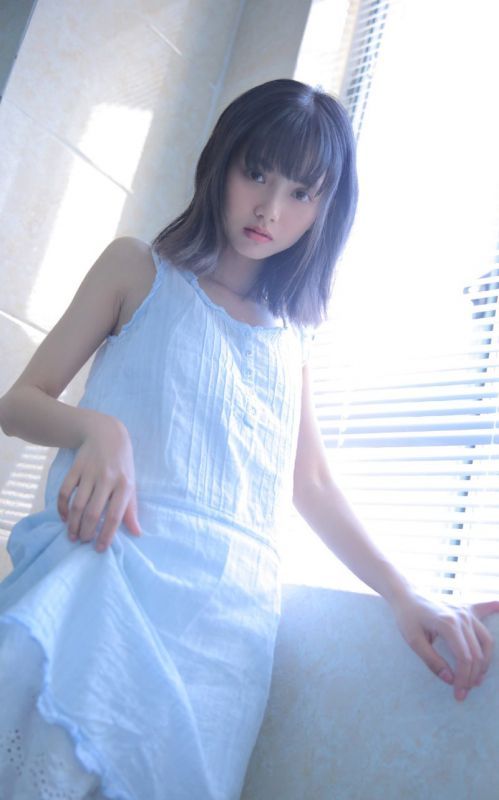 小恶魔腹黑萌妹水嫩忧郁气质萝莉写真