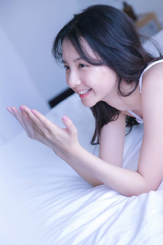 洁白天使私房美腿热裤清纯女孩养眼写真