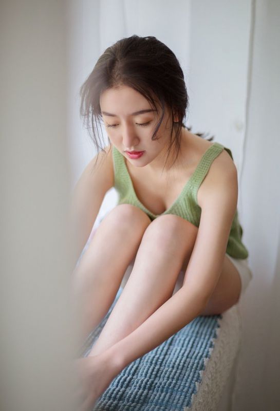 甜美女孩素人少女私房迷人笑容清纯写真