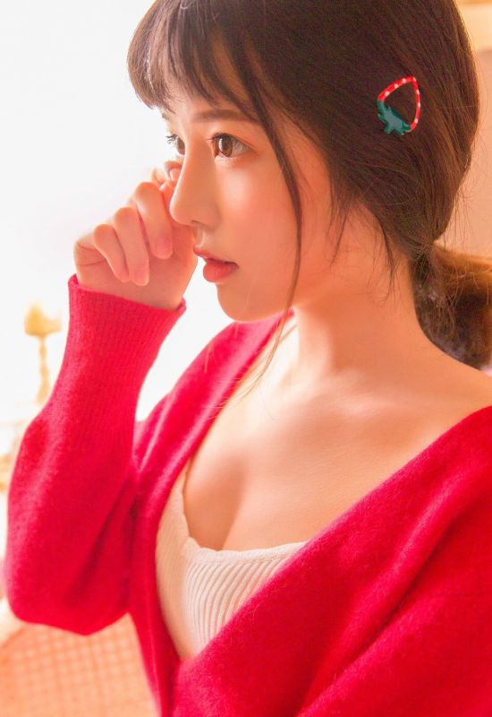 邻家长相甜美萝莉酥胸美乳深沟诱惑写真