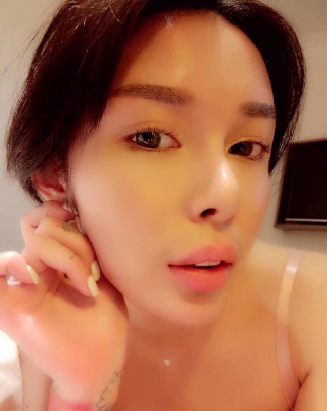 酥胸美女王幼贞性感写真大图