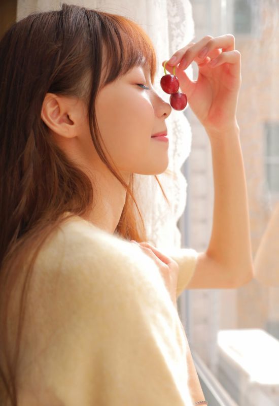 长发白丝美女模特甜美可爱清纯性感居家写真