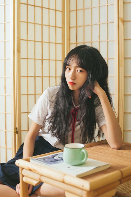 清纯甜美气质长发美女校园制服养眼吸晴图片壁纸
