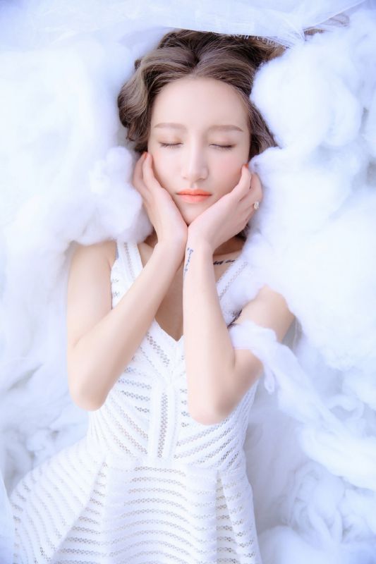 天使的闺房梦幻甜美酥胸美乳写真