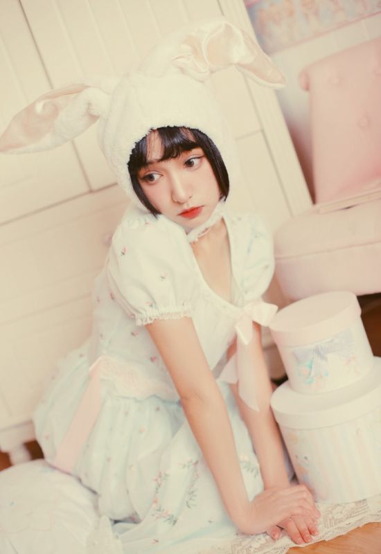 混血美女制服诱惑妖娆性感18禁三级黄写真图片