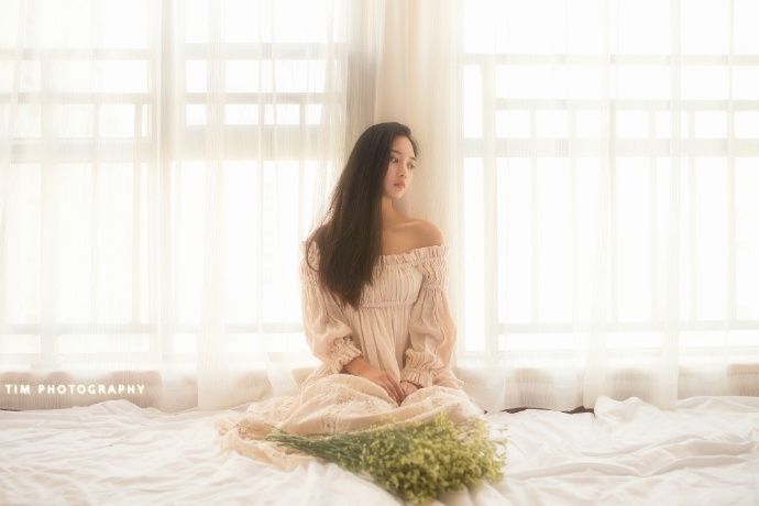 长发美女冷艳女神气质光滑玉体人体艺术性感写真