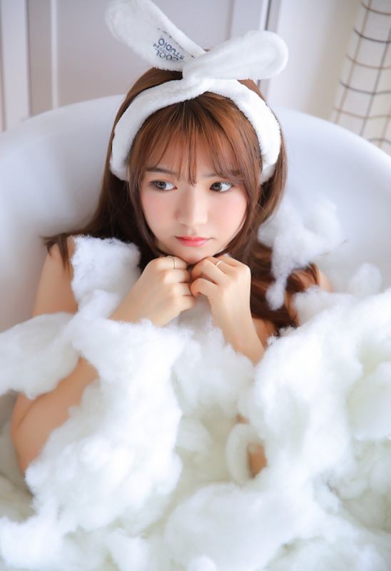 洗澡女孩清纯风骚性感粉嫩美女写真