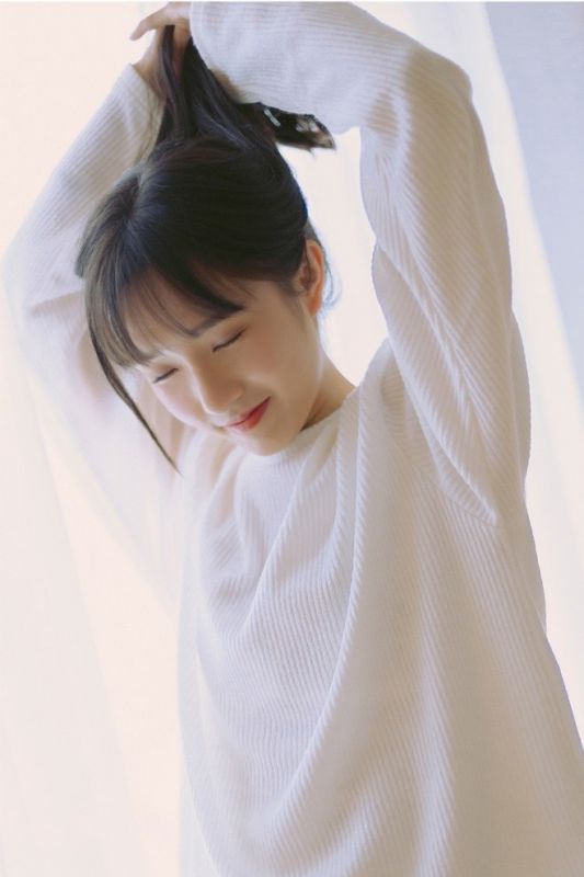 90后少女真空无内惹火惊艳甜美女孩写真