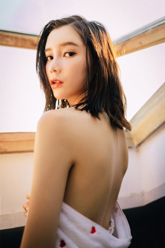 美女御姐浴室裹胸大胆人体艺术模特摄影性感写真