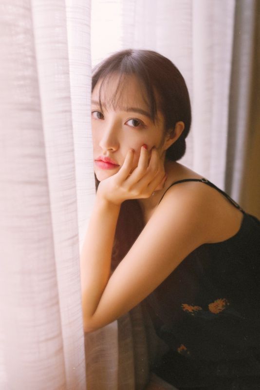 冷艳御姐香艳私房长腿诱人美女写真图片