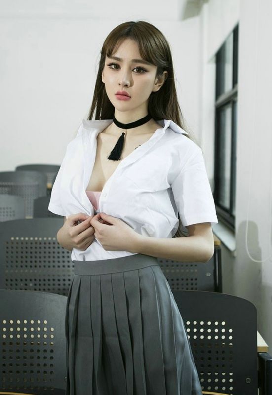 短发美女闺蜜情趣水手服制服诱惑抚媚性感女女写真