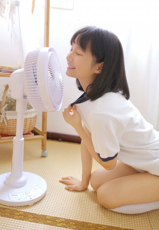 日本热爱运动萝莉体操服白丝美腿私密照片写真