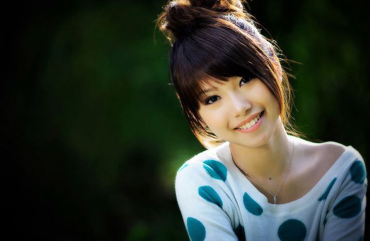纯真美女户外阳光私房