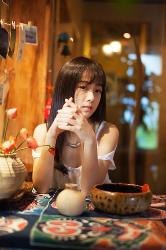 00后清纯素颜美女稚嫩青涩天然萝莉萌妹子写真