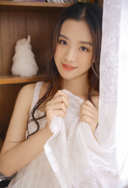 小女友气质大胸美女嫩模私房美腿诱惑照片