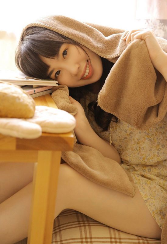 日本素人美女床上娇羞玉足美腿人体大胆诱惑写真