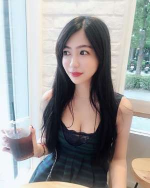 偷窥亚洲自拍甜美宅女巨胸妹子国货高清无码性感写真