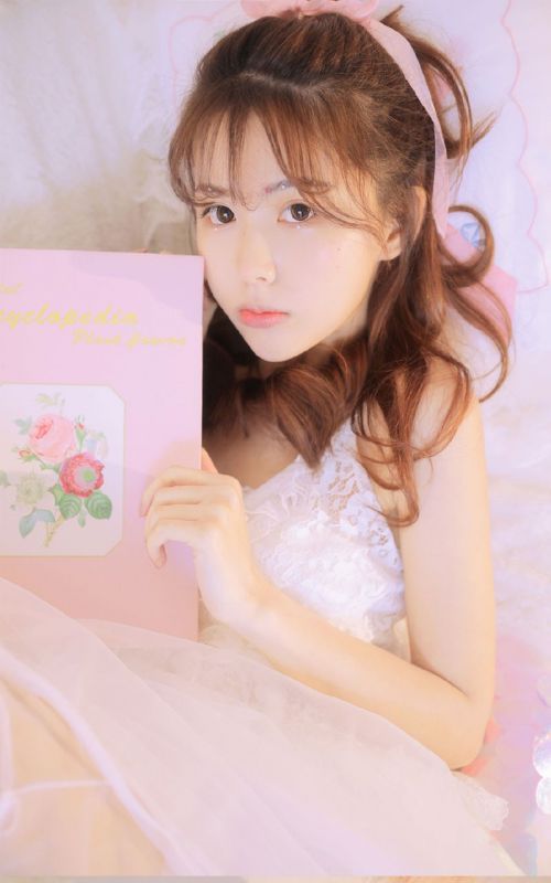 薄纱内衣粉嫩美女长腿白丝清纯甜美养眼写真