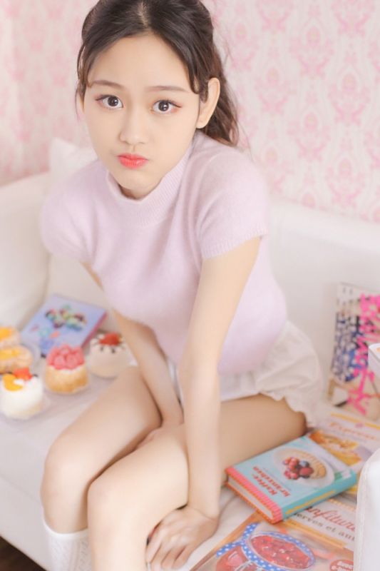 性感萝莉惹火内衣私房妖娆抚媚写真