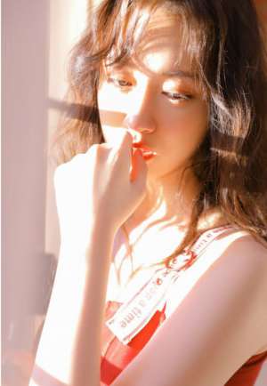 五官精致美少女阳光唯美白嫩爆乳性感人体艺术图片