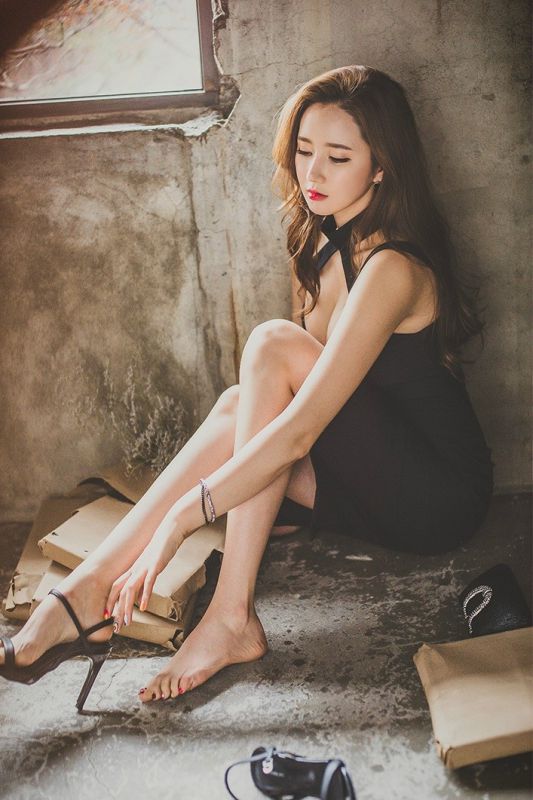 韩国美女明星长腿高挑身材风骚写真
