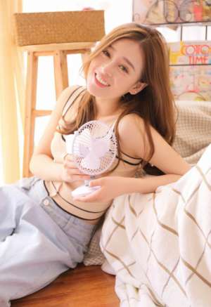 95后微乳少女性感内衣大胆小蛮腰风姿诱惑写真