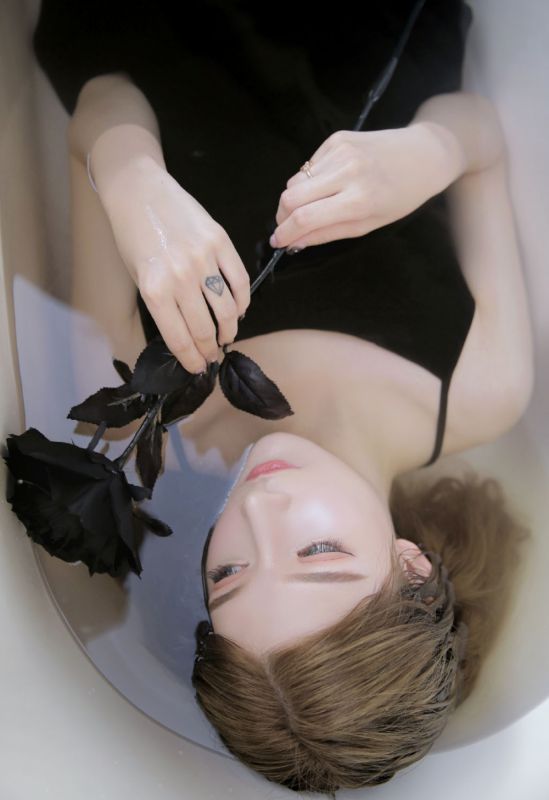 大眼萌妹少女甜美素颜私房氧气美女写真