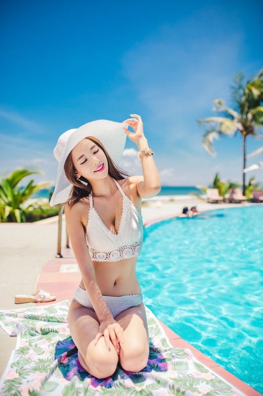 白色内衣美女模特唯美阳光海边美女性感图片
