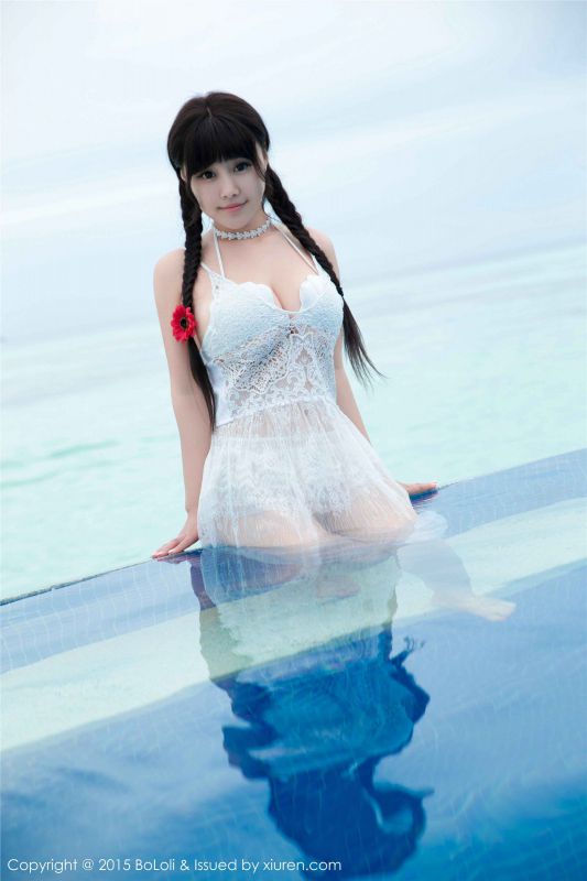 爆乳美女Barbie可儿沙滩比基尼写真照