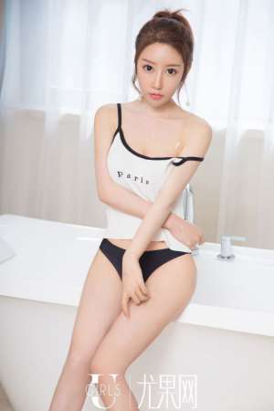 巨乳萌系少女浴室后入爽插年轻肉体诱惑写真