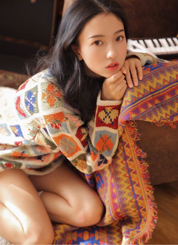 清纯粉嫩美女冬日温暖毛衣氧气写真图片